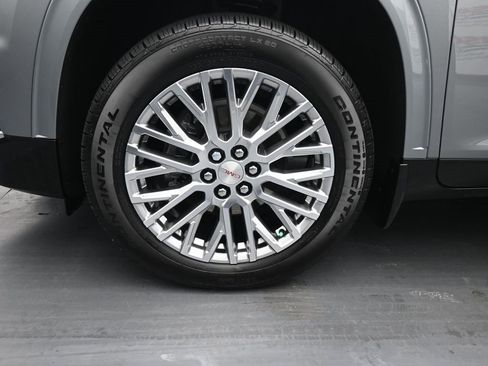 Used 2024 GMC Acadia Denali w/ LPO, Roadside Safety Package image 12