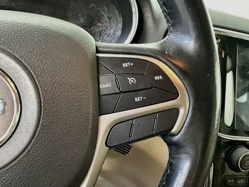Used 2020 Jeep Grand Cherokee Limited AWD/4WD image 25