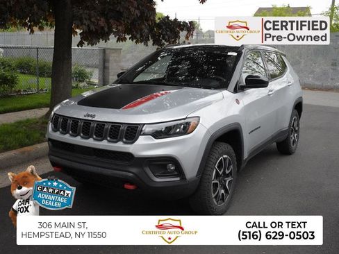 Used 2025 Jeep Compass Trailhawk AWD/4WD image 1