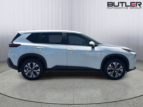 Used 2023 Nissan Rogue SV FWD image 4