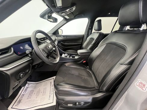 Used 2024 Jeep Grand Cherokee Altitude image 4