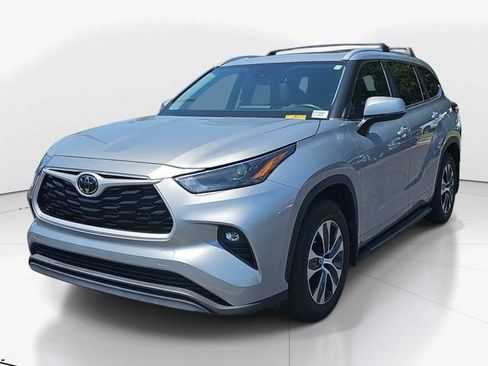 Used 2023 Toyota Highlander XLE FWD image 7