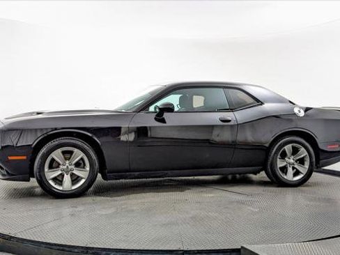 Used 2019 Dodge Challenger SXT image 3