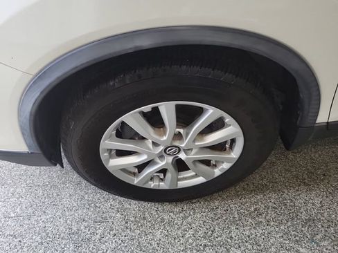 Used 2019 Nissan Rogue SV AWD/4WD image 4