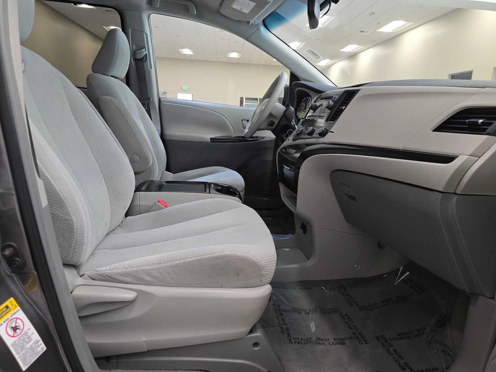Used 2011 Toyota Sienna LE w/ Towing Pkg FWD image 25