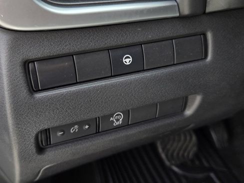Certified 2023 Nissan Rogue SV FWD image 17
