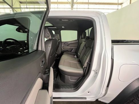 Used 2025 Chevrolet Colorado ZR2 w/ Technology Package AWD/4WD image 16