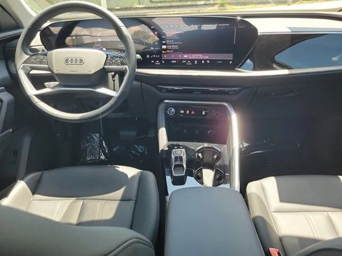 Certified 2025 Audi Q5 Premium w/ Convenience Package AWD/4WD image 2