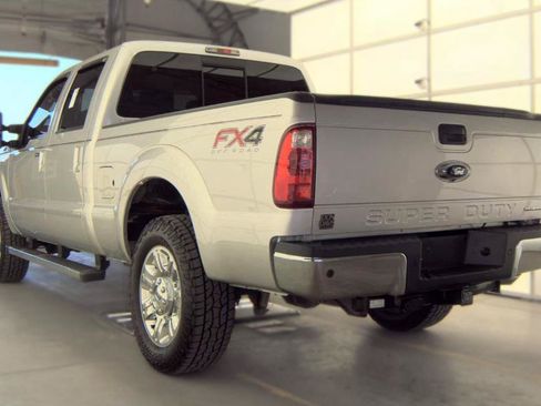 Used 2016 Ford F250 Lariat w/ Chrome Package AWD/4WD image 8