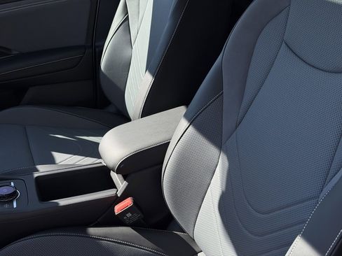 New 2025 Volkswagen Tiguan SE image 21