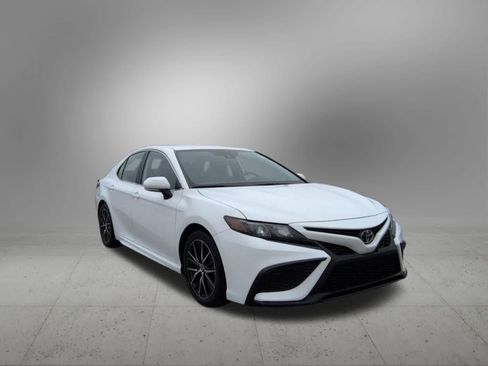 Used 2023 Toyota Camry SE image 8