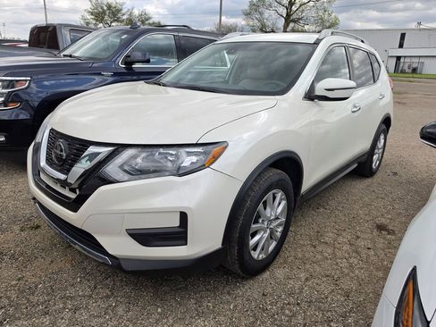 Used 2020 Nissan Rogue SV image 1