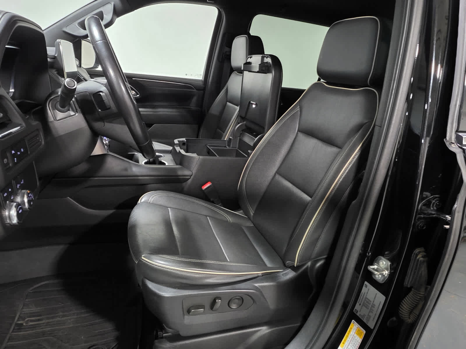 Used 2023 GMC Yukon XL SLT AWD/4WD image 15