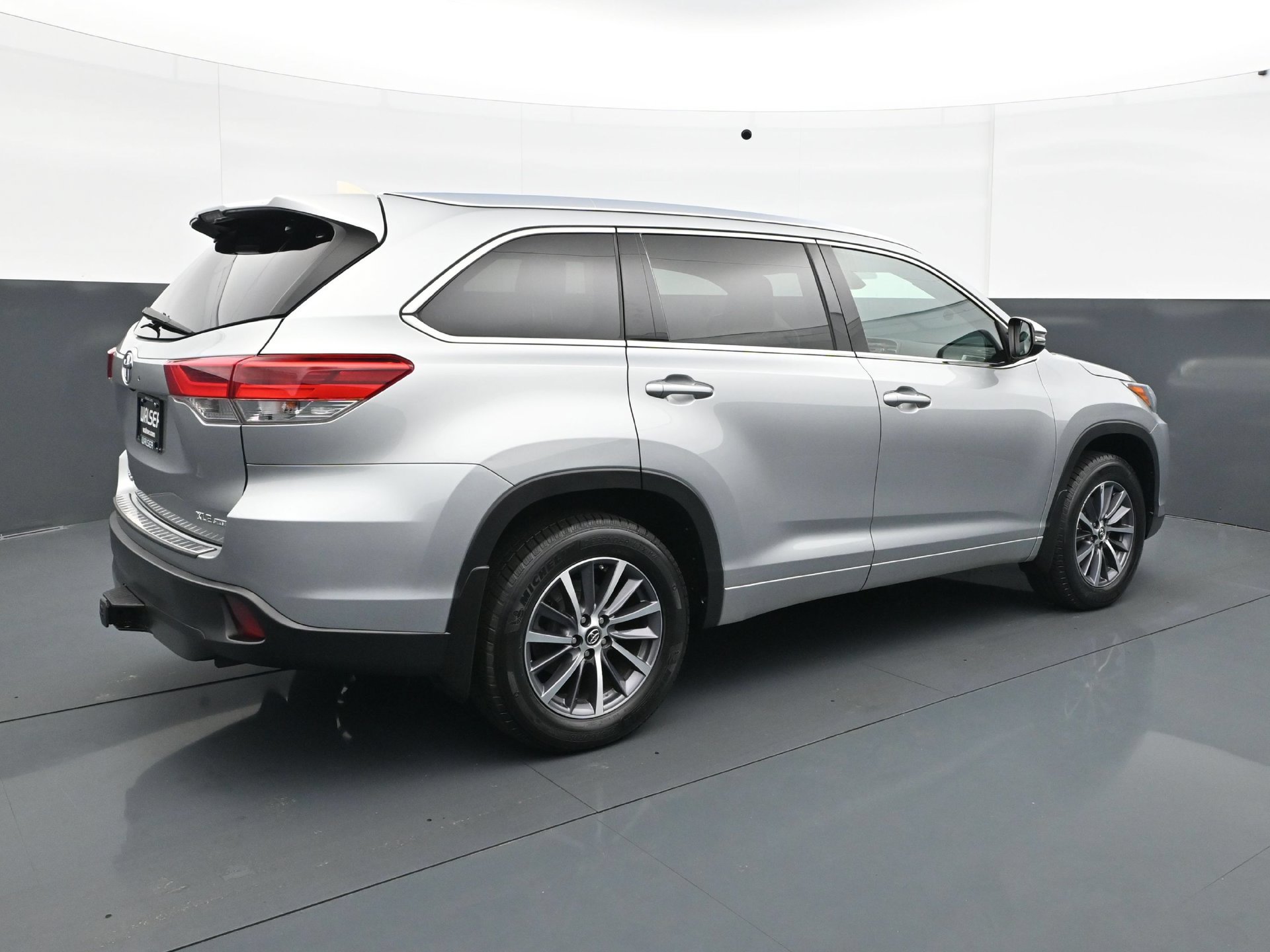 Used 2018 Toyota Highlander XLE AWD/4WD image 7