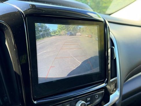 Used 2018 Chevrolet Traverse LT FWD image 14