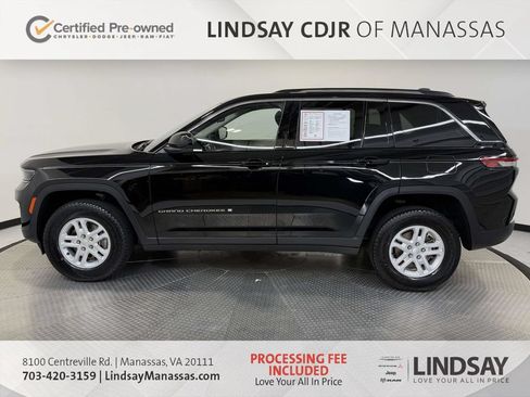 Used 2023 Jeep Grand Cherokee Laredo AWD/4WD image 6