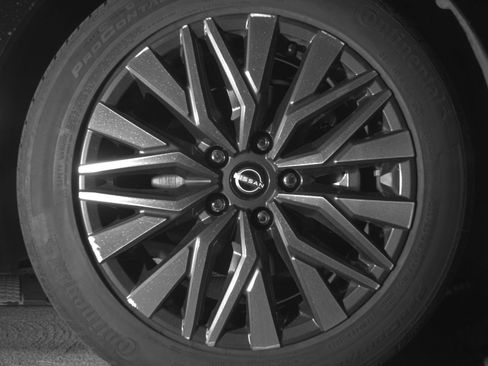 Used 2025 Nissan Altima 2.5 SV FWD image 13