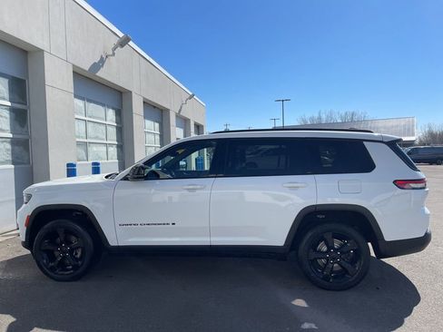 Used 2023 Jeep Grand Cherokee L Laredo image 4