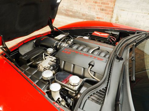 Used 2006 Chevrolet Corvette Coupe w/ Preferred Equipment Group RWD image 32