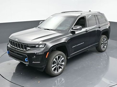New 2024 Jeep Grand Cherokee Overland w/ Advanced Protech Group III image 36