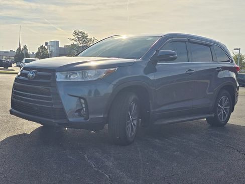Certified 2019 Toyota Highlander XLE AWD/4WD image 13