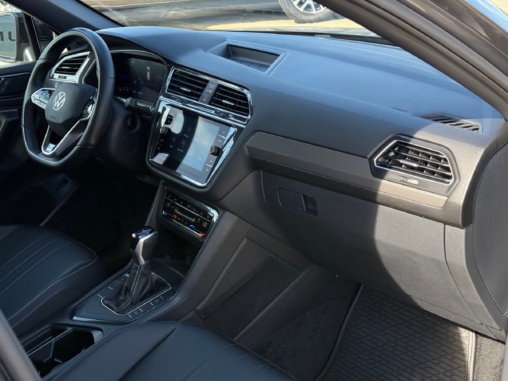 Used 2024 Volkswagen Tiguan SE R-Line FWD image 23