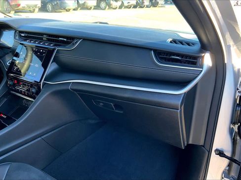 Used 2024 Jeep Grand Cherokee Altitude image 17