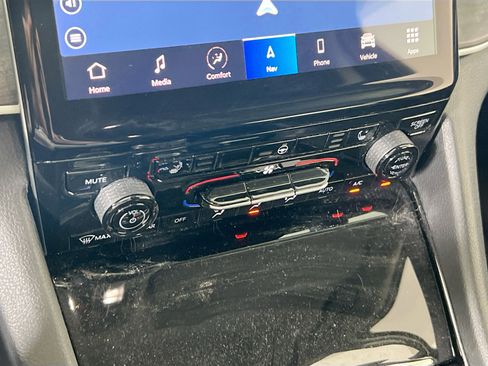 Used 2022 Jeep Grand Cherokee Limited image 16