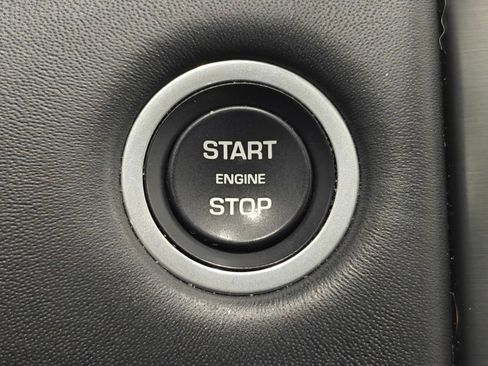 Used 2020 Land Rover Discovery HSE Luxury image 17