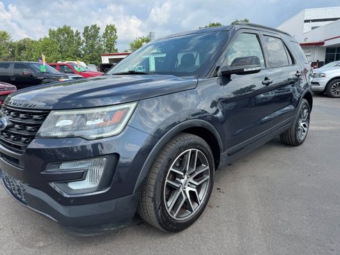 Used 2017 Ford Explorer Sport w/ Equipment Group 401A AWD/4WD image 9