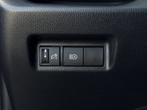 Used 2020 Toyota RAV4 LE FWD image 23