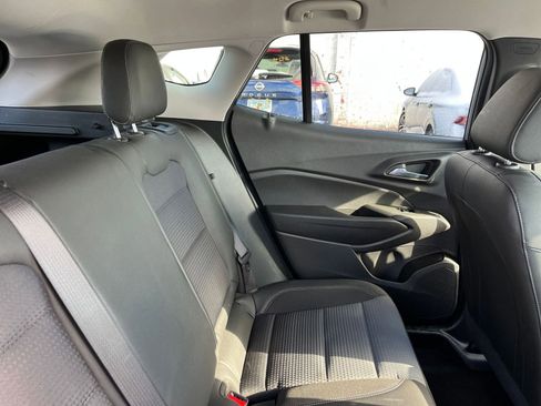 Used 2025 Chevrolet Trax LT image 67