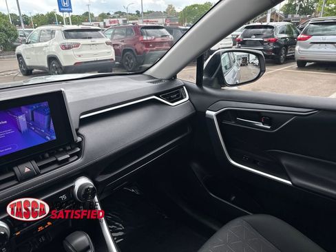 Used 2025 Toyota RAV4 XLE AWD/4WD image 25