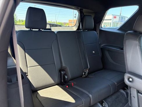 Used 2023 Chevrolet Traverse LT AWD/4WD image 16