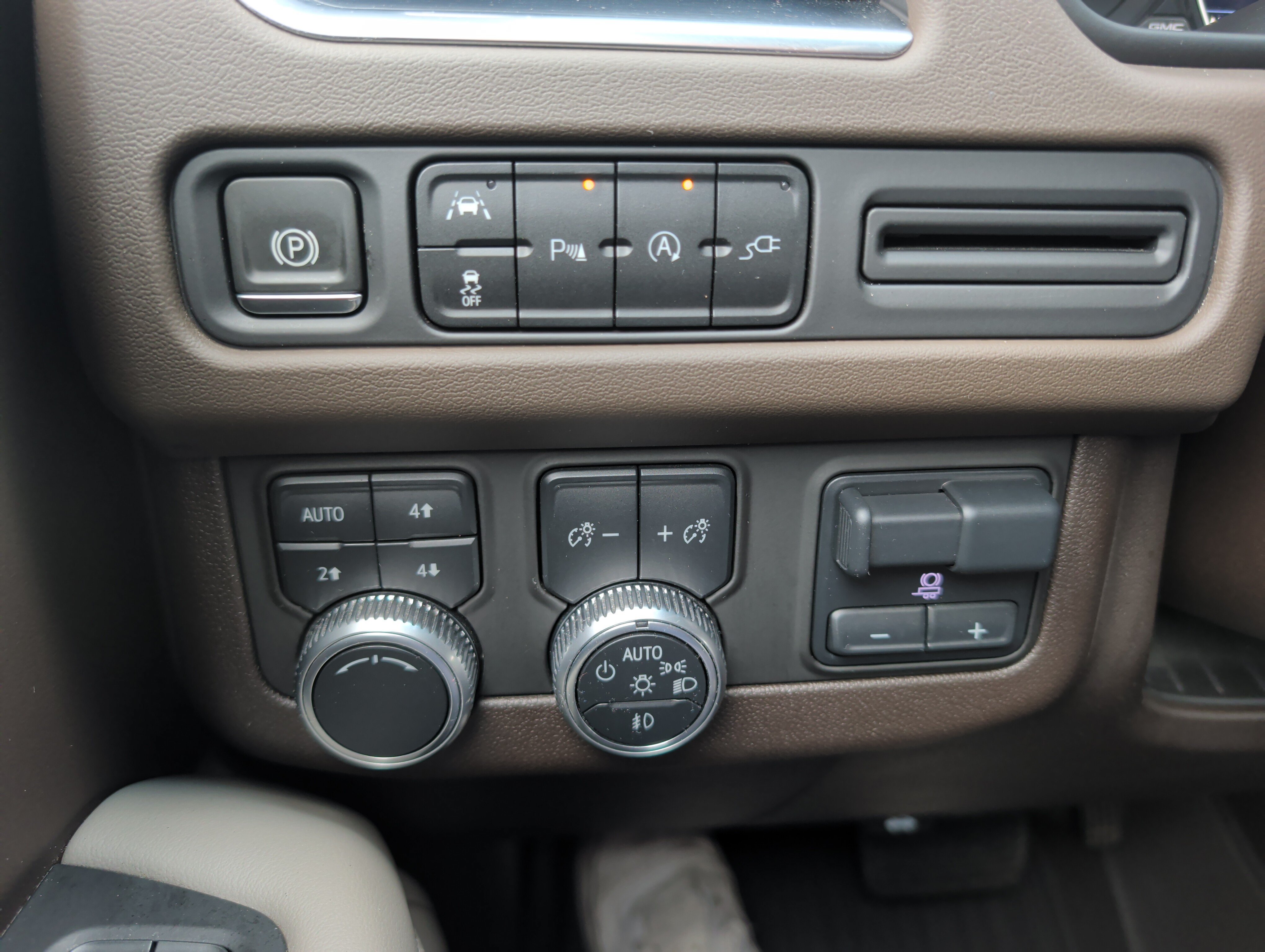 Used 2021 GMC Yukon SLT w/ SLT Luxury Plus Package AWD/4WD image 21