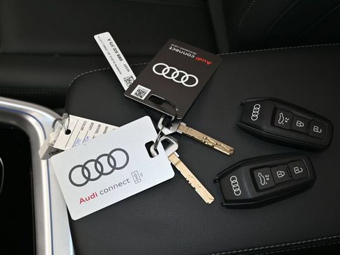 Used 2025 Audi Q5 Premium Plus w/ Premium Plus AWD/4WD image 27