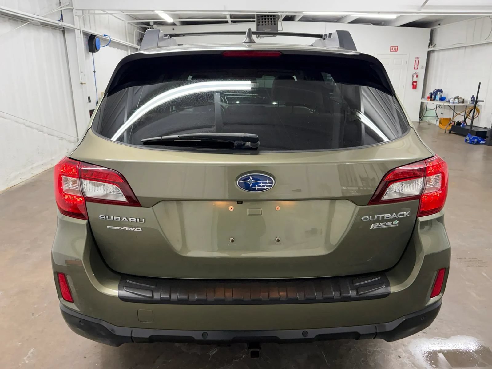 Used 2017 Subaru Outback 2.5i Limited AWD/4WD image 5