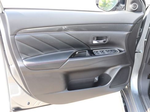 Used 2021 Mitsubishi Outlander LE AWD/4WD image 32