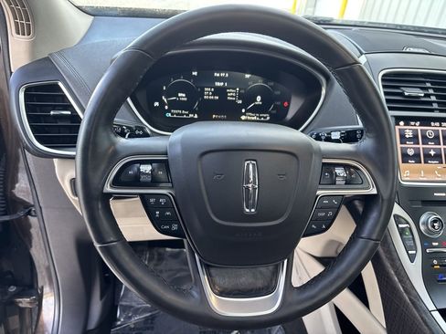 Used 2019 Lincoln Nautilus Reserve image 17