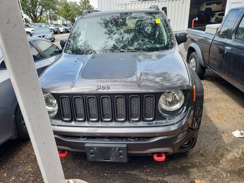 Used 2018 Jeep Renegade Trailhawk w/ Cold Weather Group II AWD/4WD image 2
