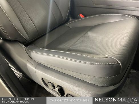 Used 2025 Lexus GX 550 w/ Accessory Package (2T) AWD/4WD image 30