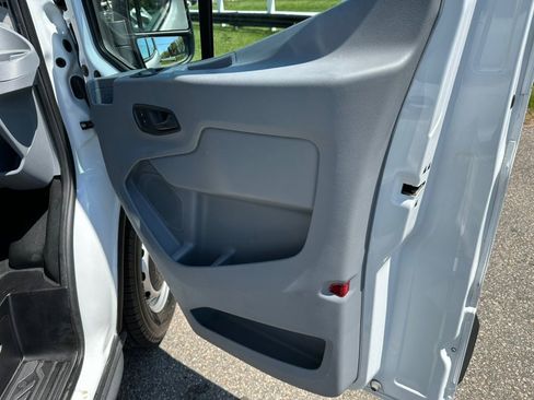 Used 2018 Ford Transit 250 130 Medium Roof RWD image 10