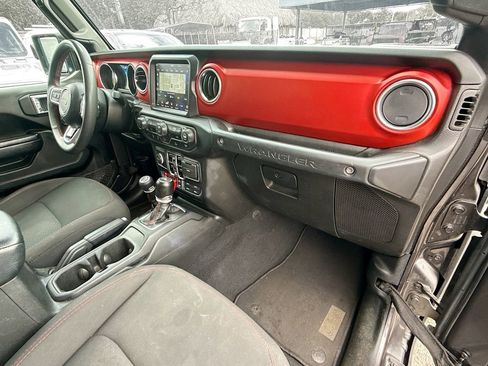 Used 2023 Jeep Wrangler Unlimited Rubicon AWD/4WD image 34