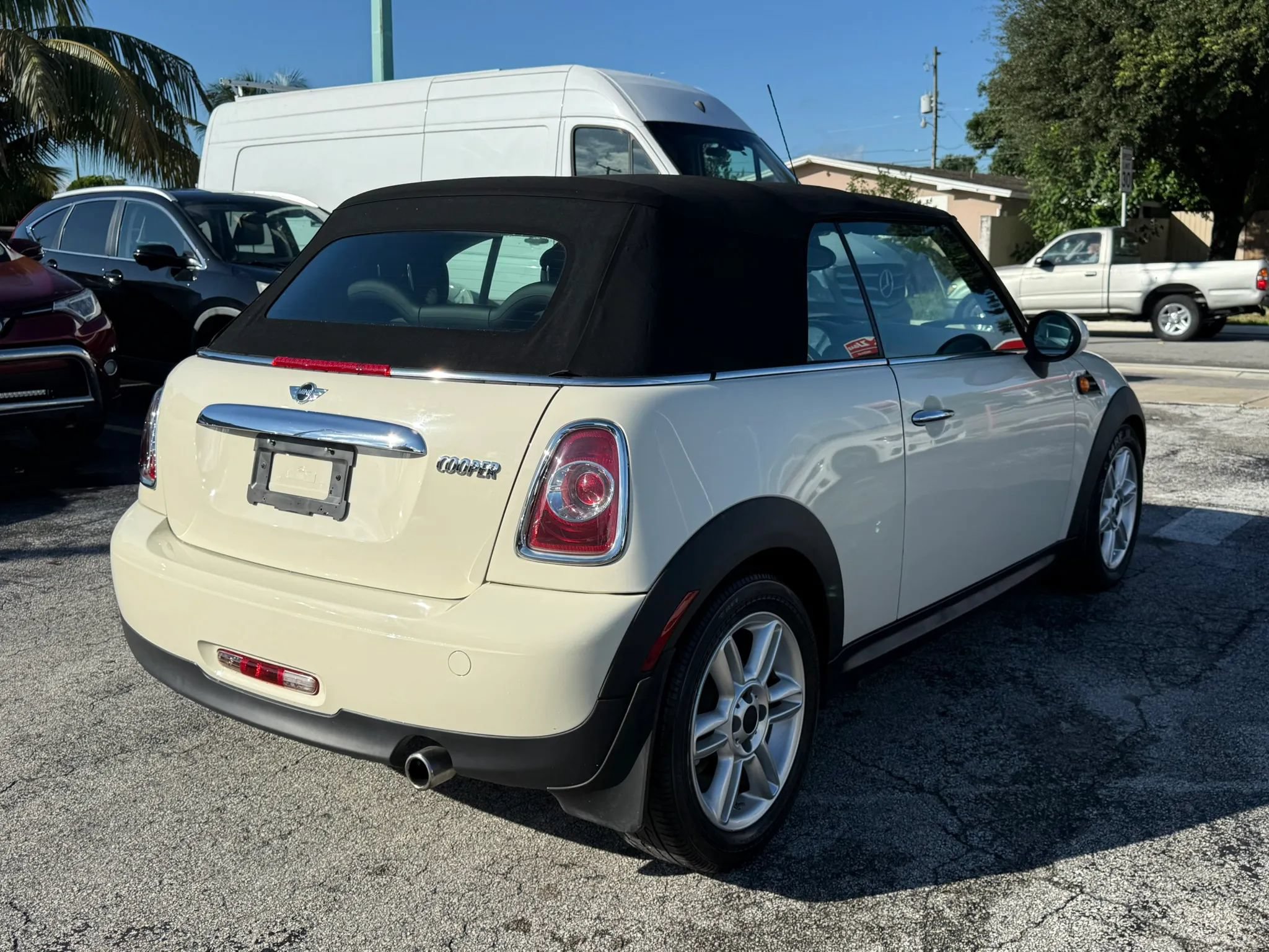 Used 2012 MINI Cooper Convertible FWD image 5