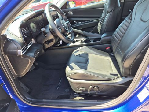 Used 2023 Hyundai Elantra Limited FWD image 16