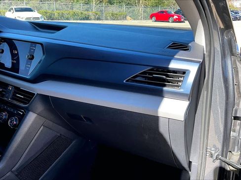 Used 2023 Volkswagen Taos SE image 19