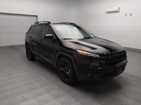 Used 2018 Jeep Cherokee Latitude w/ Altitude Package image 13