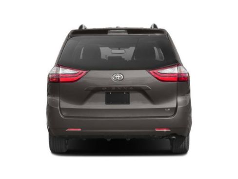 Used 2015 Toyota Sienna LE w/ Four Season Floor Mat Package image 5