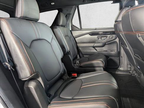 Used 2025 Honda Pilot TrailSport image 24