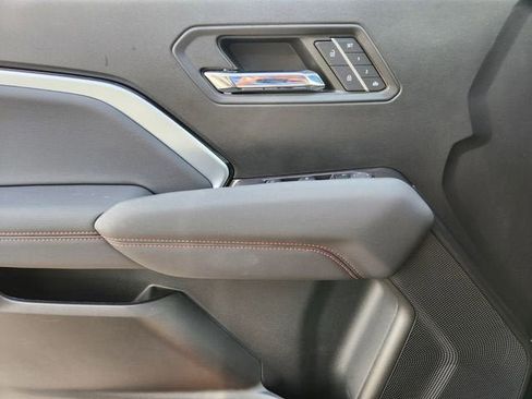 Used 2024 Chevrolet Colorado Z71 w/ Z71 Convenience Package 2 image 39